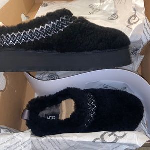 Brand new platform UGG TAZZ BRAID. Black Sherpa material